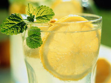 Tẩy trắng răng bằng nước chanh